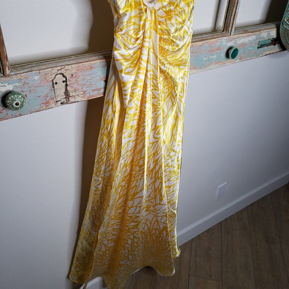 Morgan & C Yellow and White Dress with Crystal Neckline size 1/2 - Picture 9 of 12